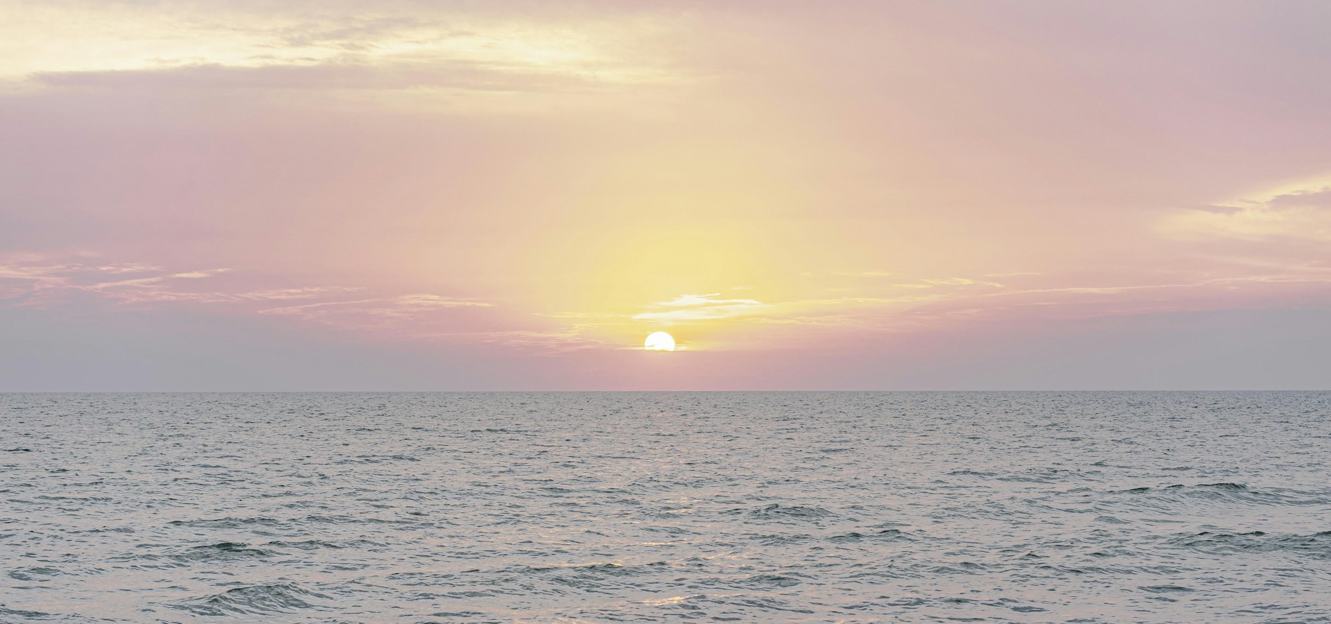 Horizon dégagé au lever du jour